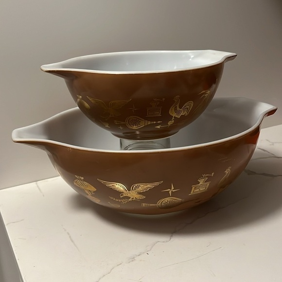 1.5QT and 4 QT Pyrex Early American Brown Gold Cinderella Bowls - Picture 10 of 12